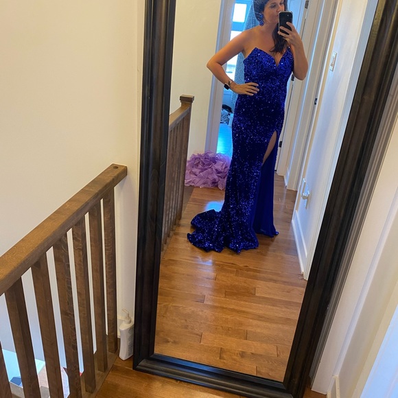 Portia and Scarlett , size 8 . - Picture 2 of 3